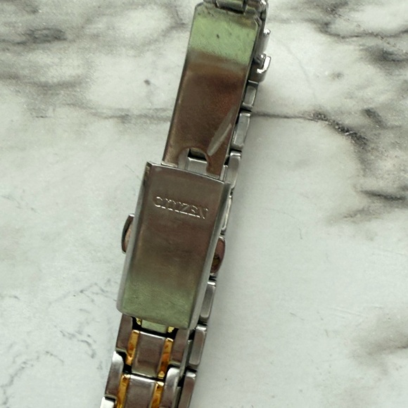 Citizen Corso Eco-Drive Gold Silver Dual tone Watch Date Time Water Resistant - Picture 3 of 7